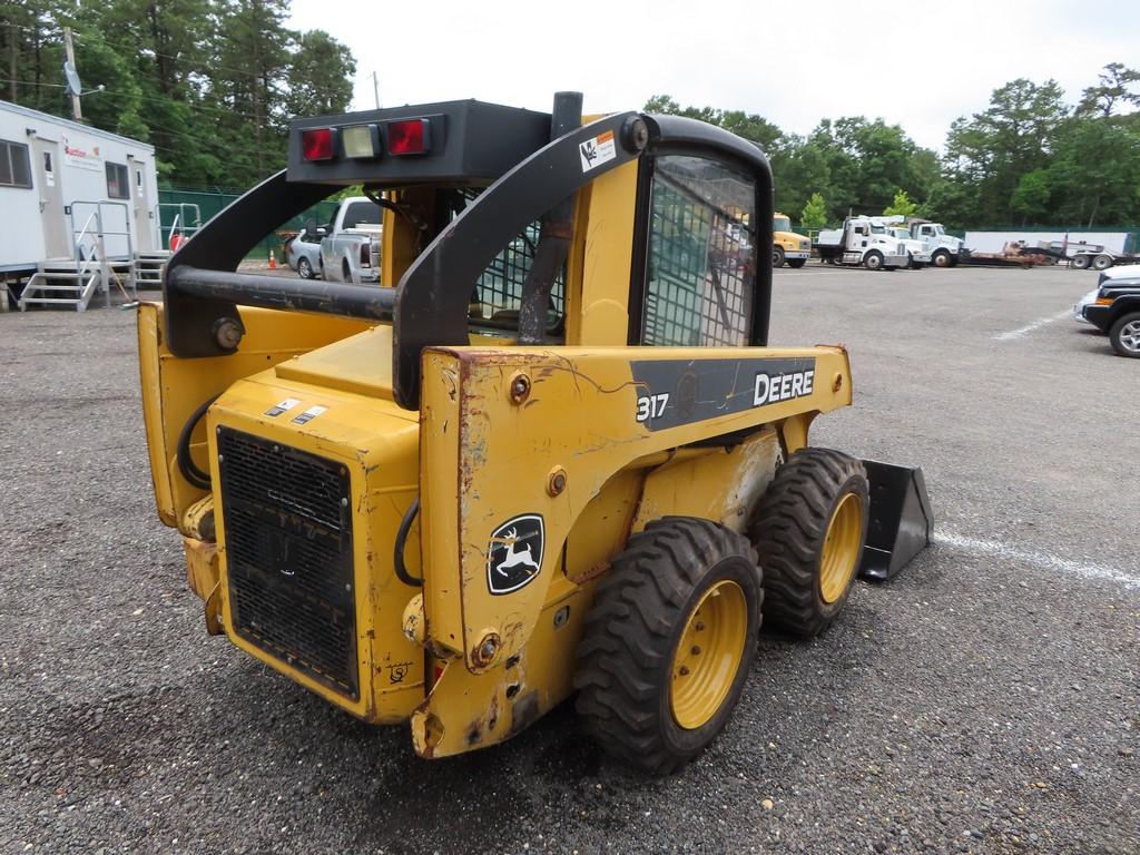 John Deere 317 Skid Steer