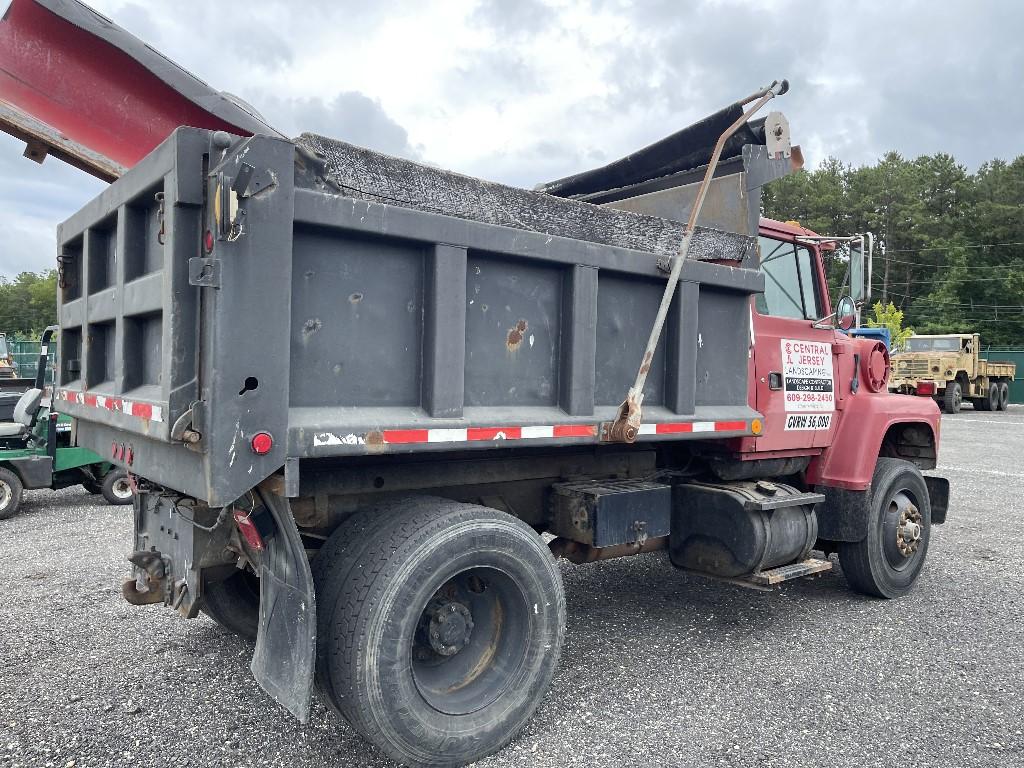 1994 Ford L8000 Single Axle Dump w/ Plow