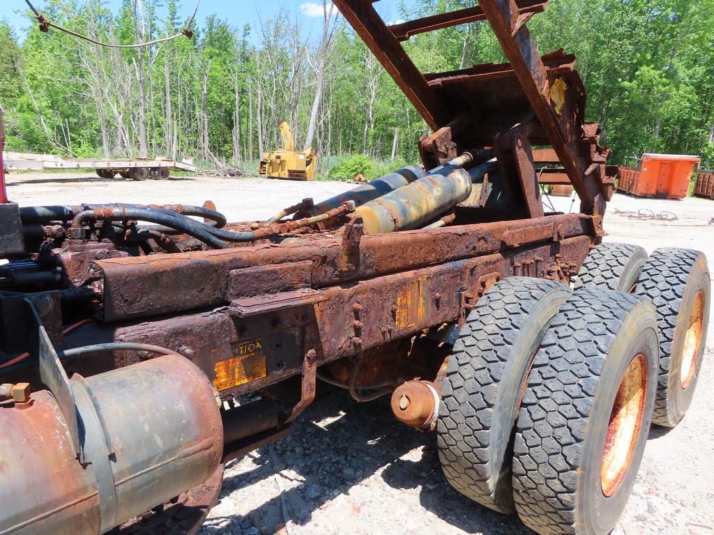 1999 Sterling Tandem Cab & Chassis w/ Underbody Scraper