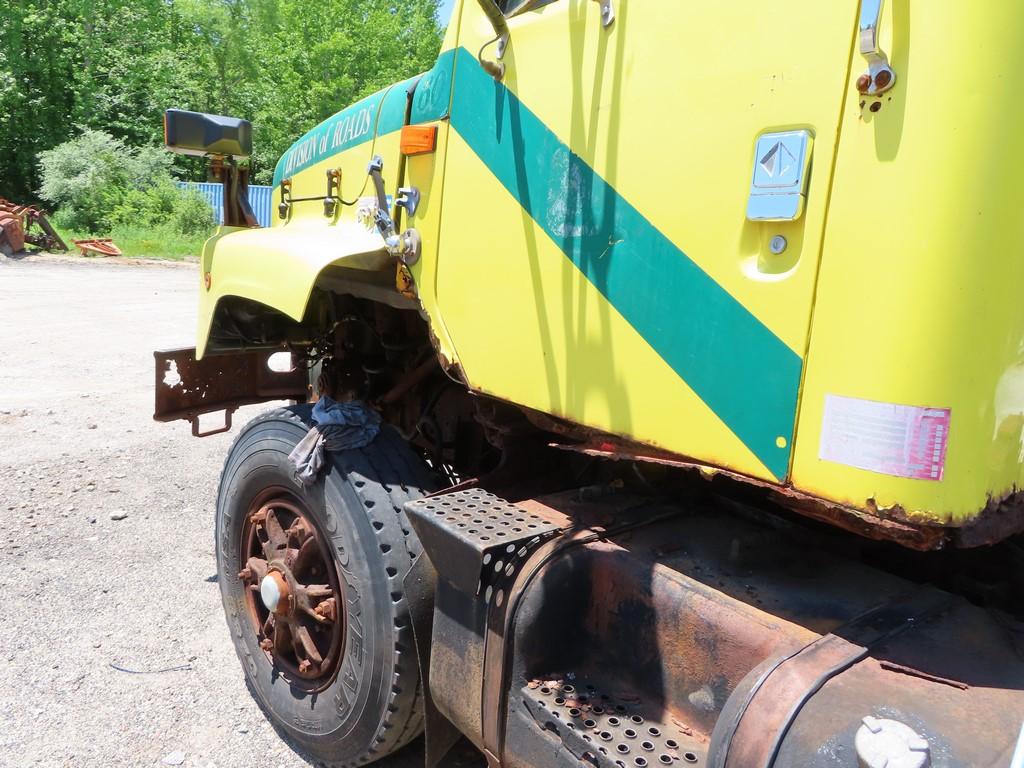 1999 International 2654 4x2 Cab and Chassis