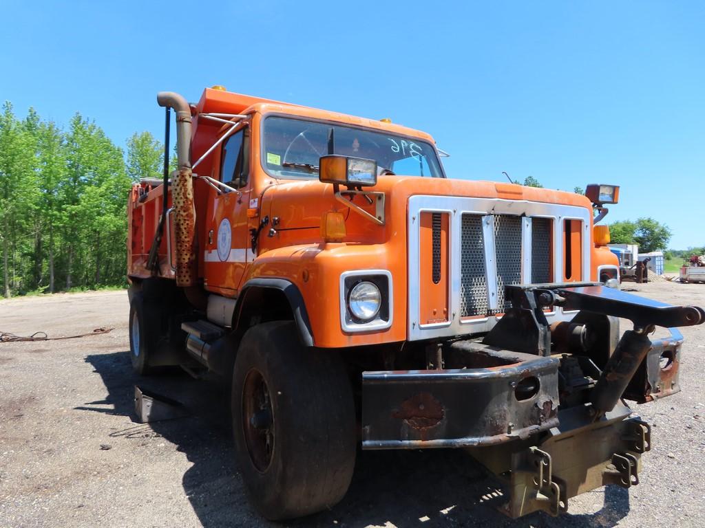 2000 International 2574 Single Axle Dump