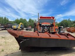 2000 International Tandem Dump w/plow