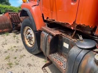 2000 International Tandem Dump w/plow