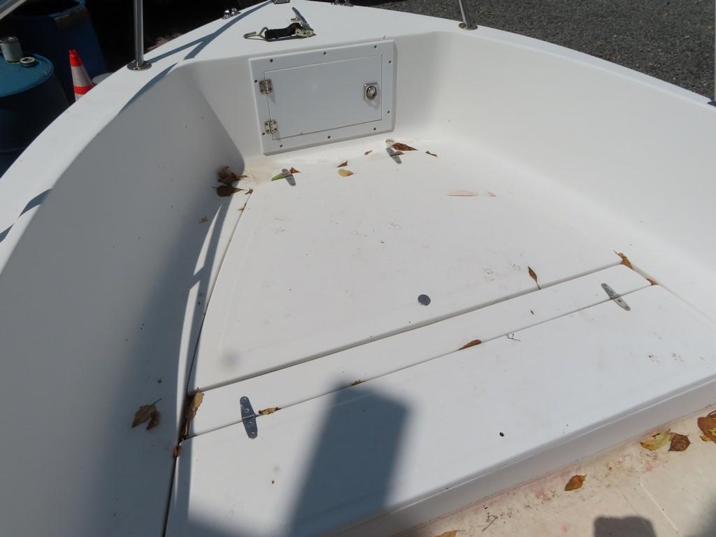 1997 18' Angler Center Console  w/ Trailer (IN WATER RUNNING)