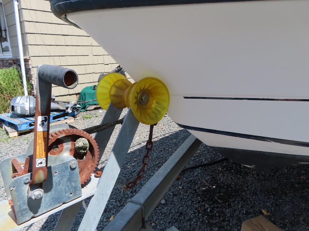 1997 18' Angler Center Console  w/ Trailer (IN WATER RUNNING)