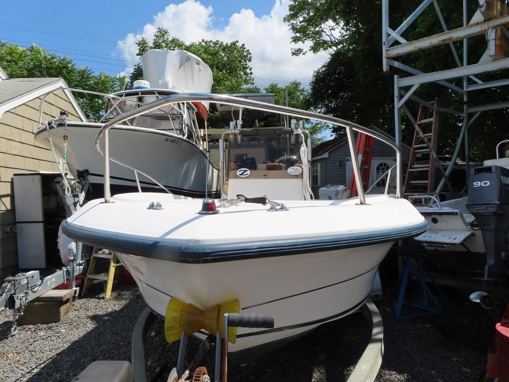 1997 18' Angler Center Console  w/ Trailer (IN WATER RUNNING)