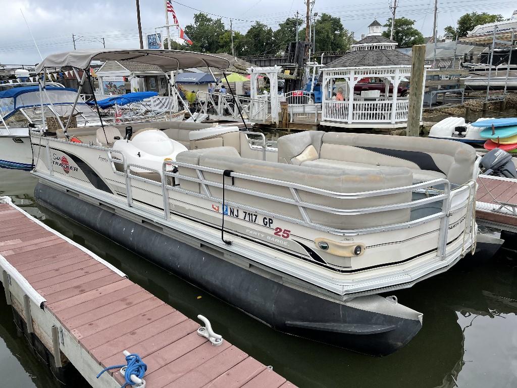 25' Party Barge Pontoon Boat (IN WATER RUNNING) (NO TRAILER)