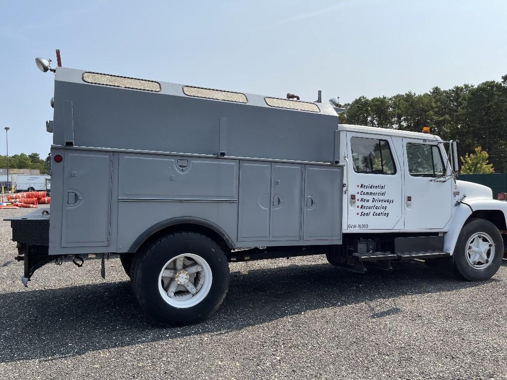 1986 International S1600 Crew Cab Service Truck w/ Plow