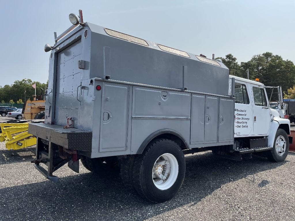 1986 International S1600 Crew Cab Service Truck w/ Plow