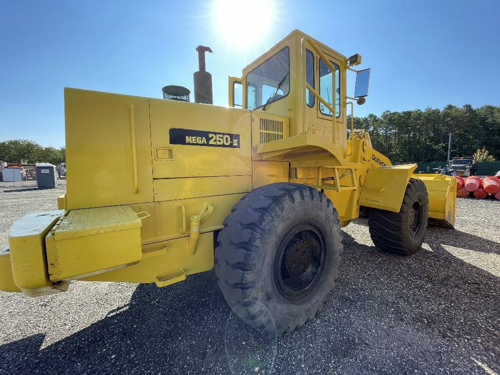 Daewoo MEGA 250-3 Wheel Loader