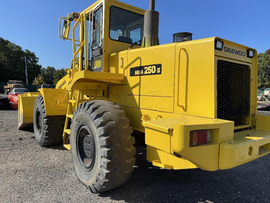 Daewoo MEGA 250-3 Wheel Loader