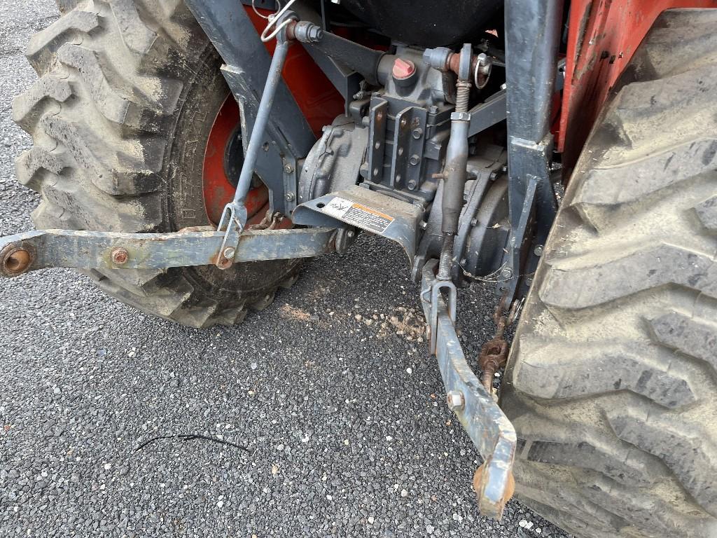 Kubota L3700SU Tractor w/ Front Loader Attachment