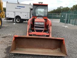 Kubota L3700SU Tractor w/ Front Loader Attachment