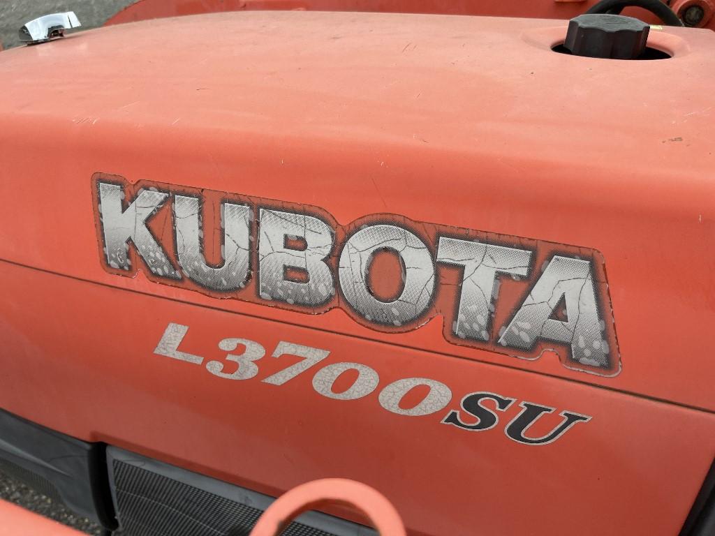 Kubota L3700SU Tractor w/ Front Loader Attachment