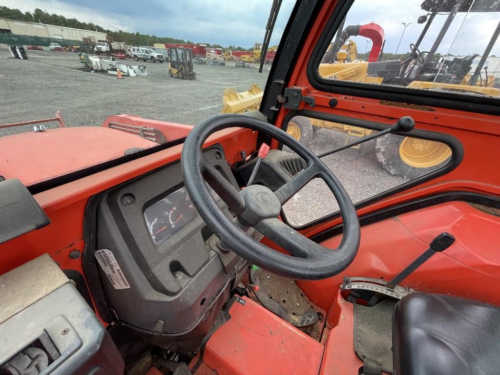 Kubota L3700SU Tractor w/ Front Loader Attachment