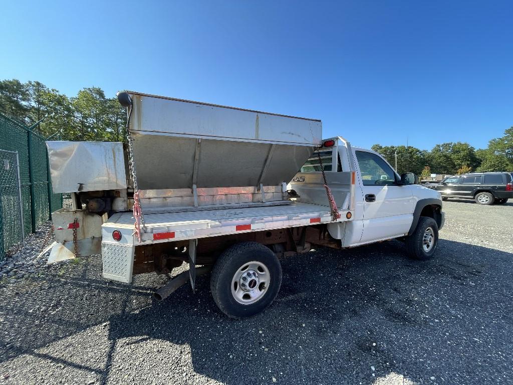 2004 Chevy 2500 4x4 Flat Bed w/ Salt Spreader