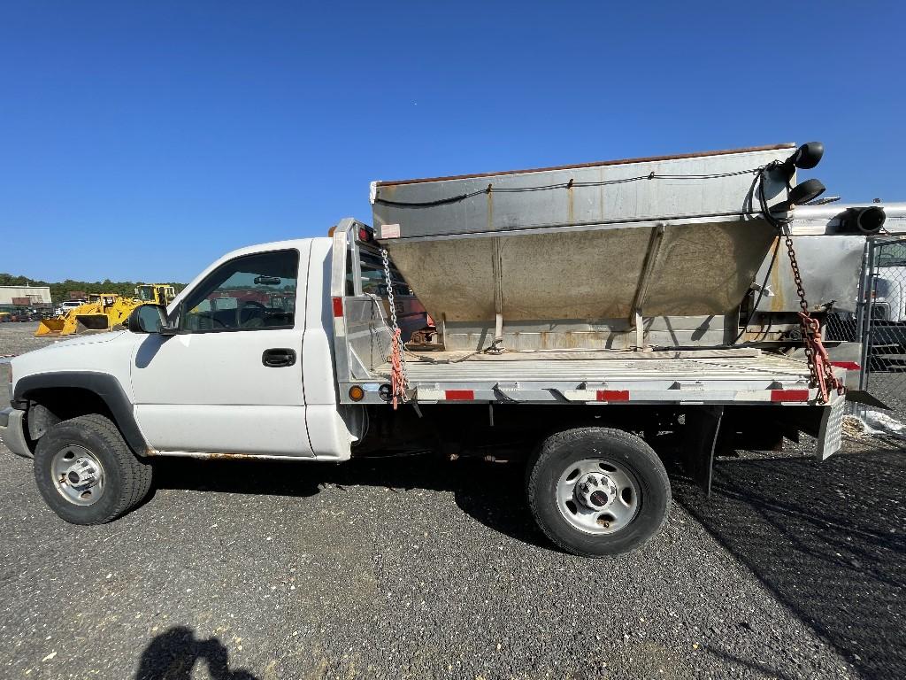 2004 Chevy 2500 4x4 Flat Bed w/ Salt Spreader