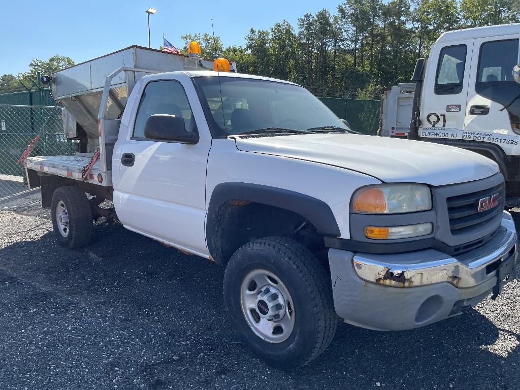 2004 Chevy 2500 4x4 Flat Bed w/ Salt Spreader