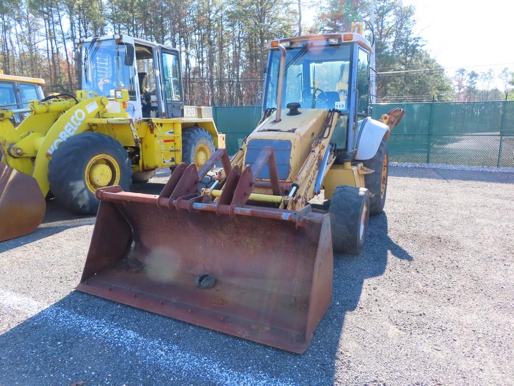 New Holland 555E Backhoe EROPS 4x4