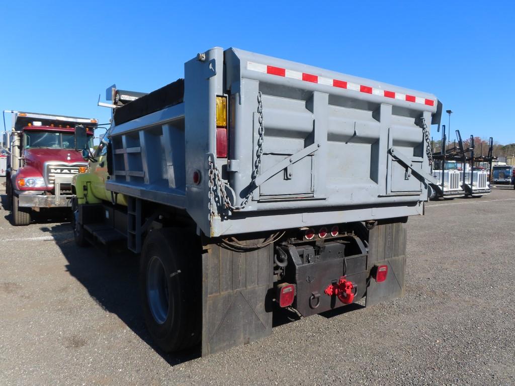 2002 GMC C8500  Crew Cab Dump