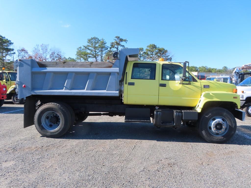 2002 GMC C8500  Crew Cab Dump