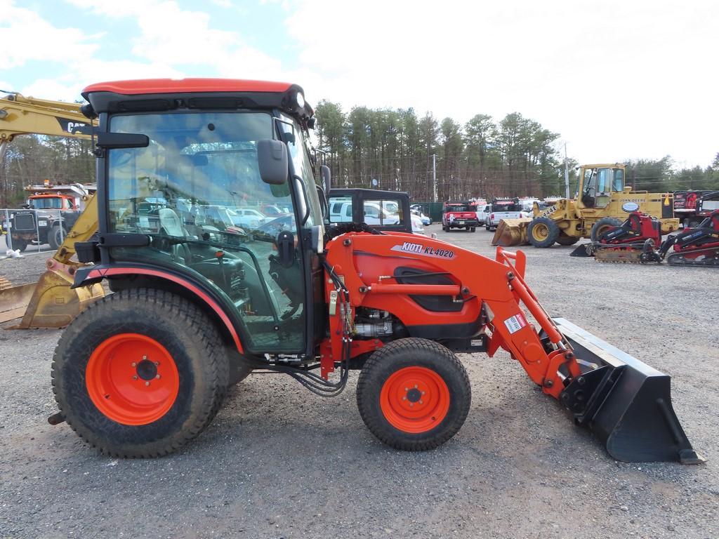 Kioti CK3510se Tractor w Front Loader Attachment EROPS