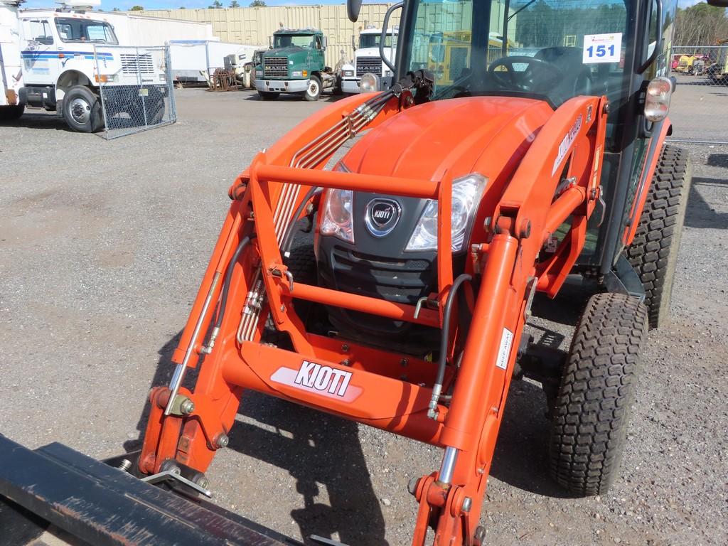 Kioti CK3510se Tractor w Front Loader Attachment EROPS