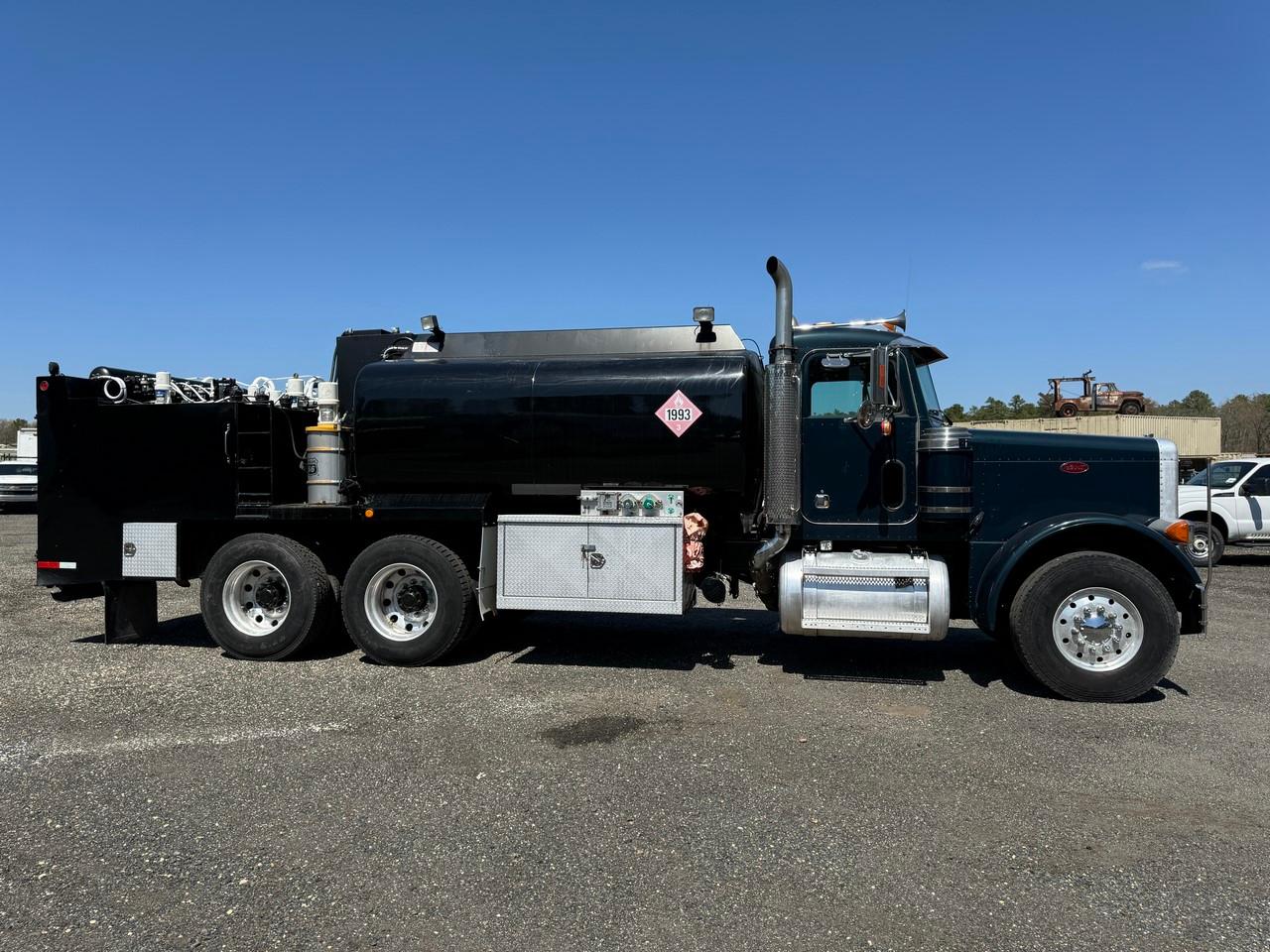 1999 Peterbilt 379 Lube Truck