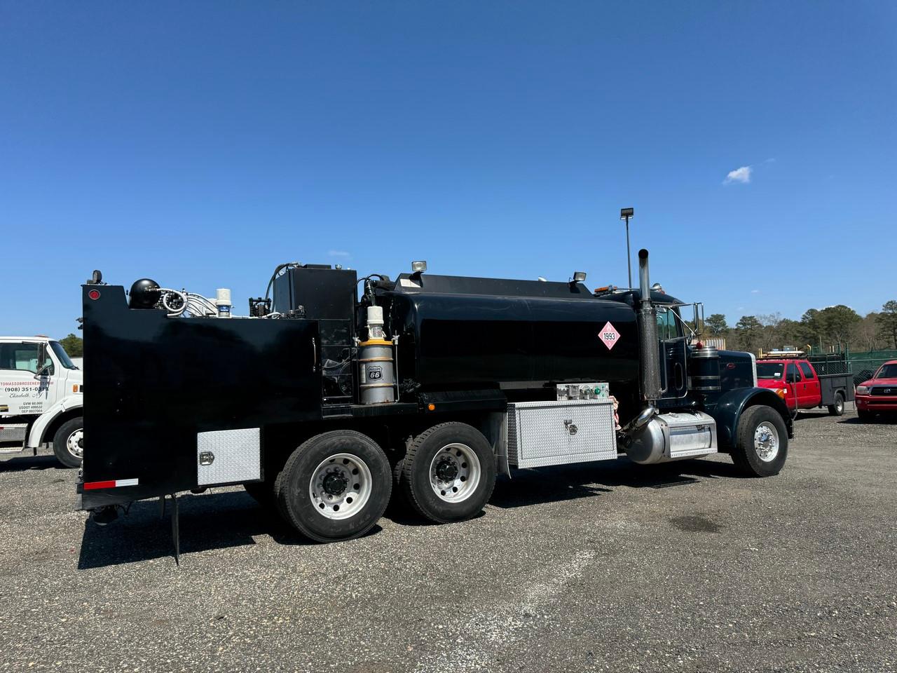 1999 Peterbilt 379 Lube Truck