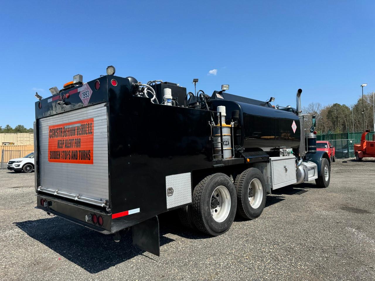 1999 Peterbilt 379 Lube Truck