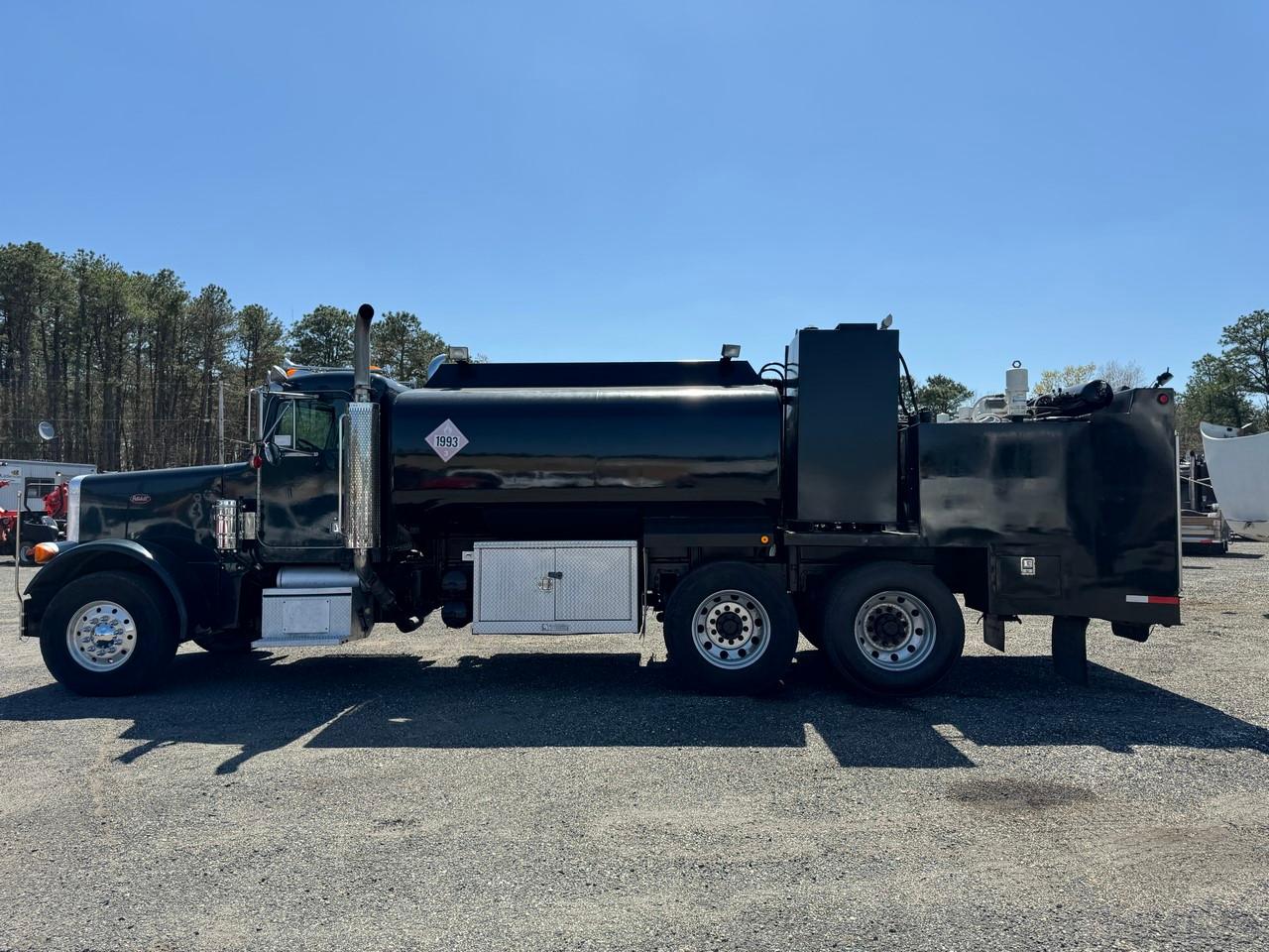 1999 Peterbilt 379 Lube Truck