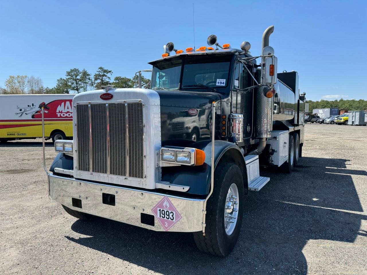 1999 Peterbilt 379 Lube Truck