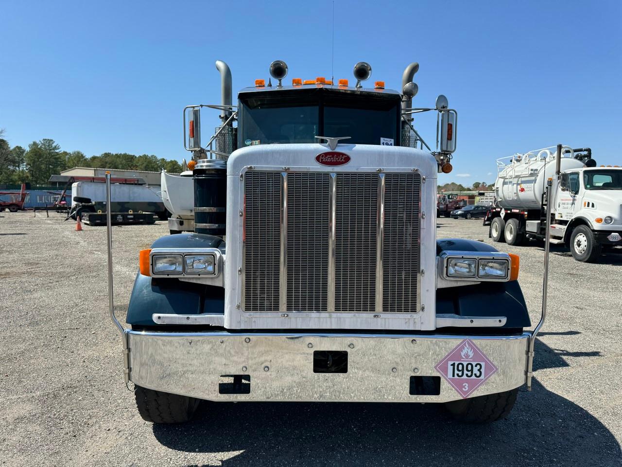 1999 Peterbilt 379 Lube Truck