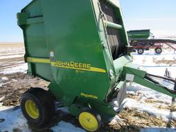 JD 567 Mega Wide baler