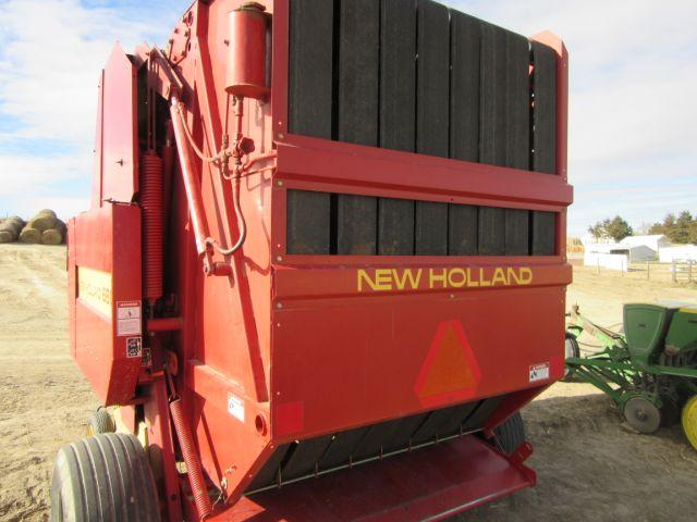 NH 660 round baler