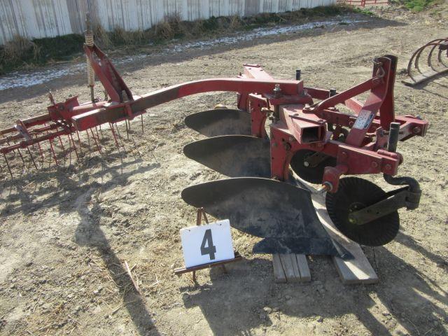 IH 531 3 bottom plow