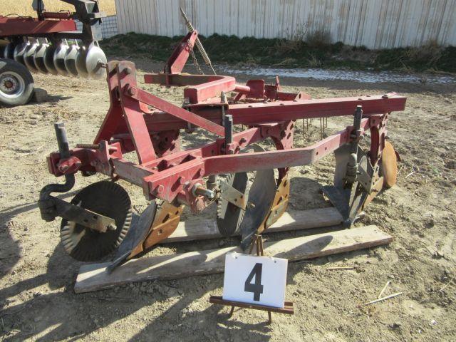 IH 531 3 bottom plow