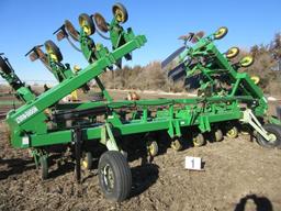 JD 885 16R30 cultivator