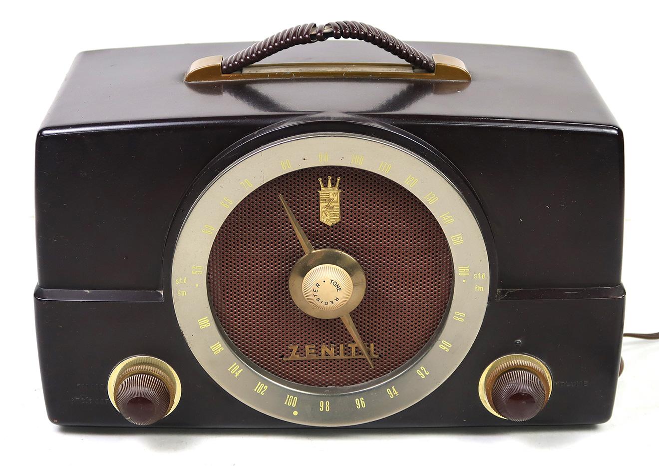 Vintage Zenith Radio, brown Bakelite, am/fm model H725, VG working cond w/s