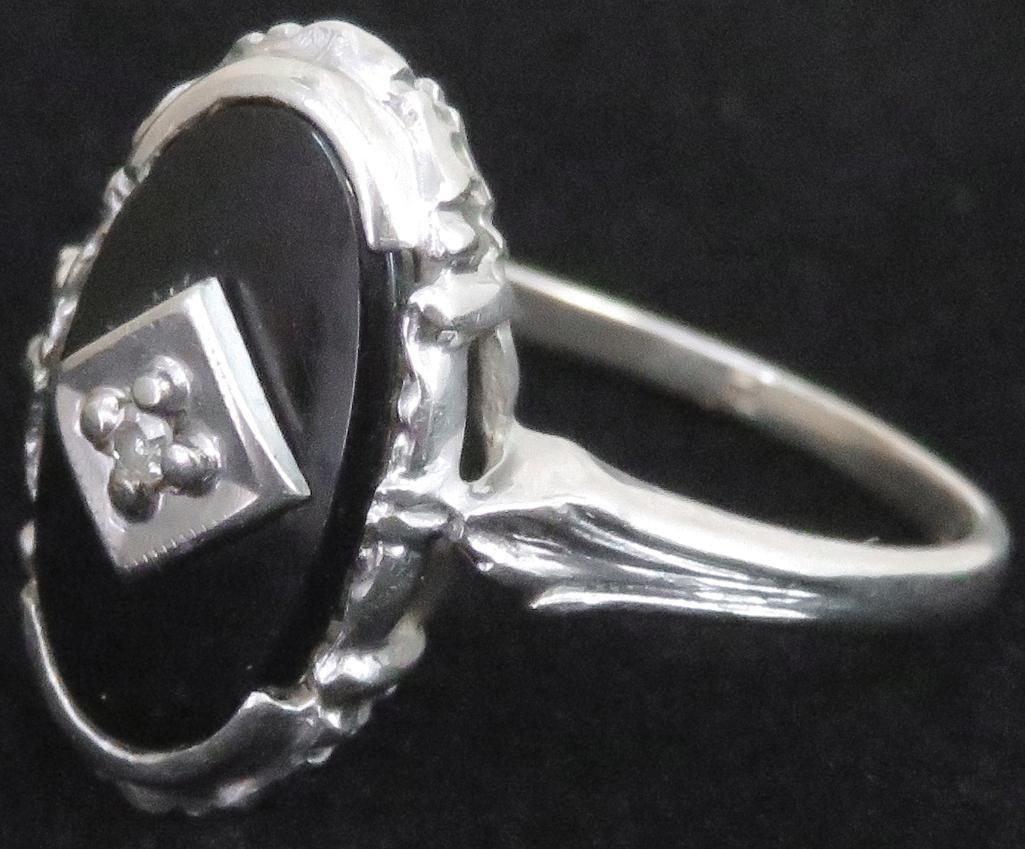 Ring marked 10K white gold with black & clear stones. Approx 2.8 grams.