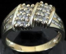 Ring marked 14K with clear stones. Approx 3.7 grams.