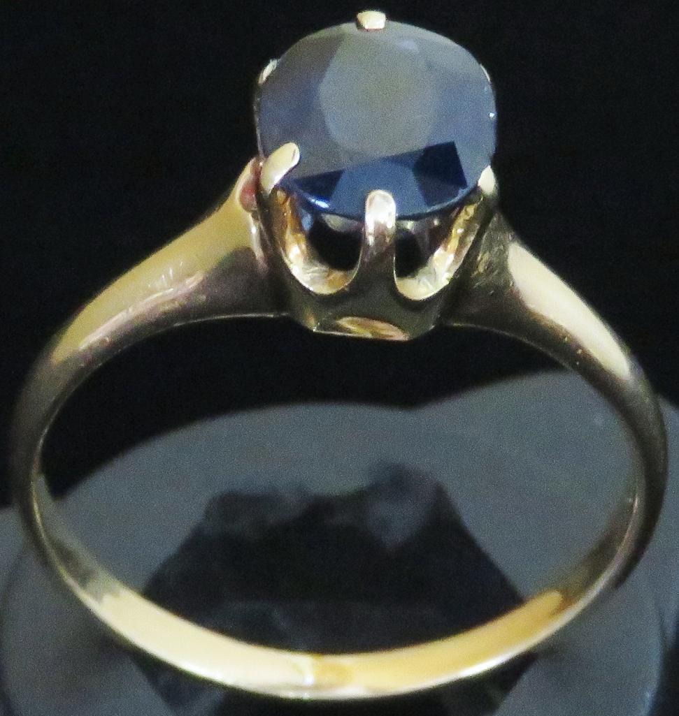 Ring tests 14K with blue stone. Approx 3.1 grams.