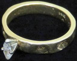 Ring marked 14K with clear stone. Approx 4.2 grams.