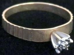 Ring marked 14K with clear stone. Approx 1.4 grams.