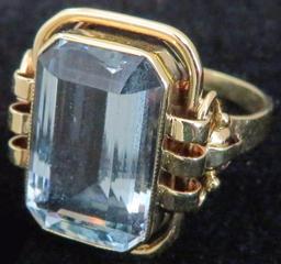 Ring marked 14K with large Aquamarine. Approx 5.6 grams.