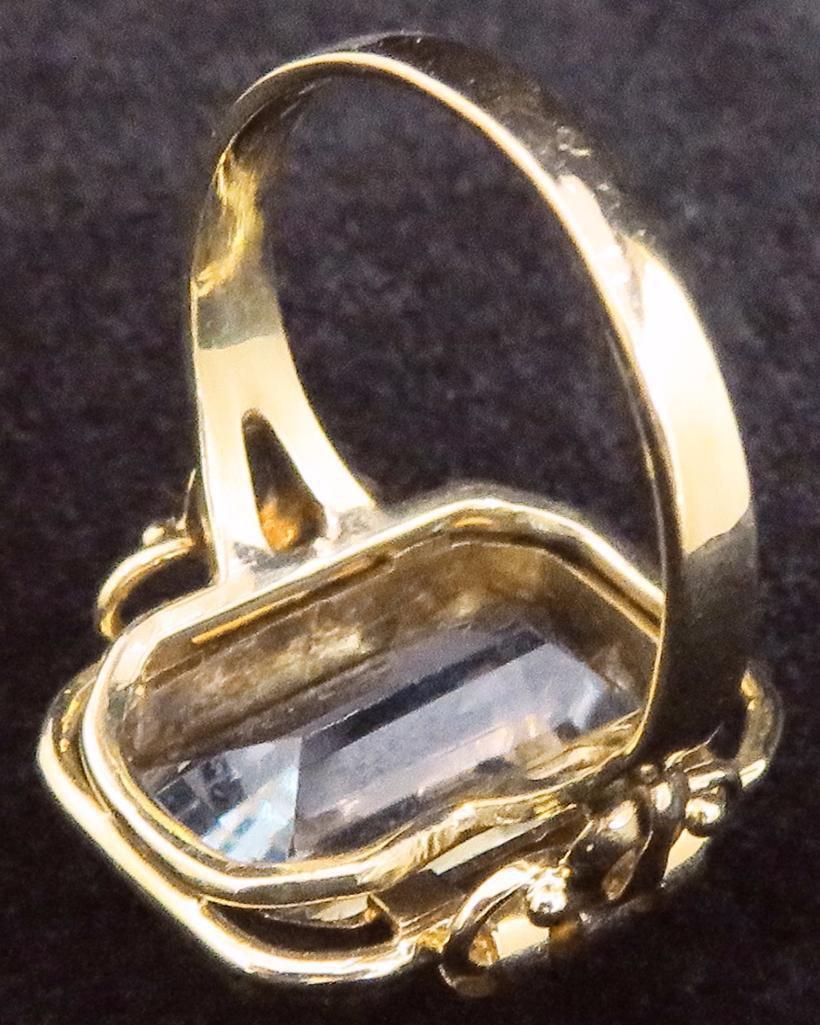 Ring marked 14K with large Aquamarine. Approx 5.6 grams.