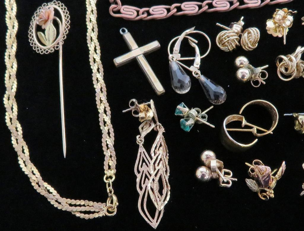 Large lot of misc vintage Jewelry items includes Silver, Gold, Costume, Rings, Earrings Pins, etc.