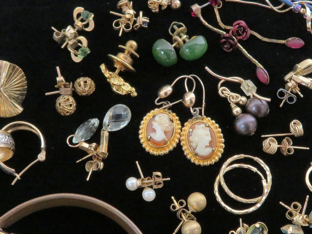 Large lot of misc vintage Jewelry items includes Silver, Gold, Costume, Rings, Earrings Pins, etc.