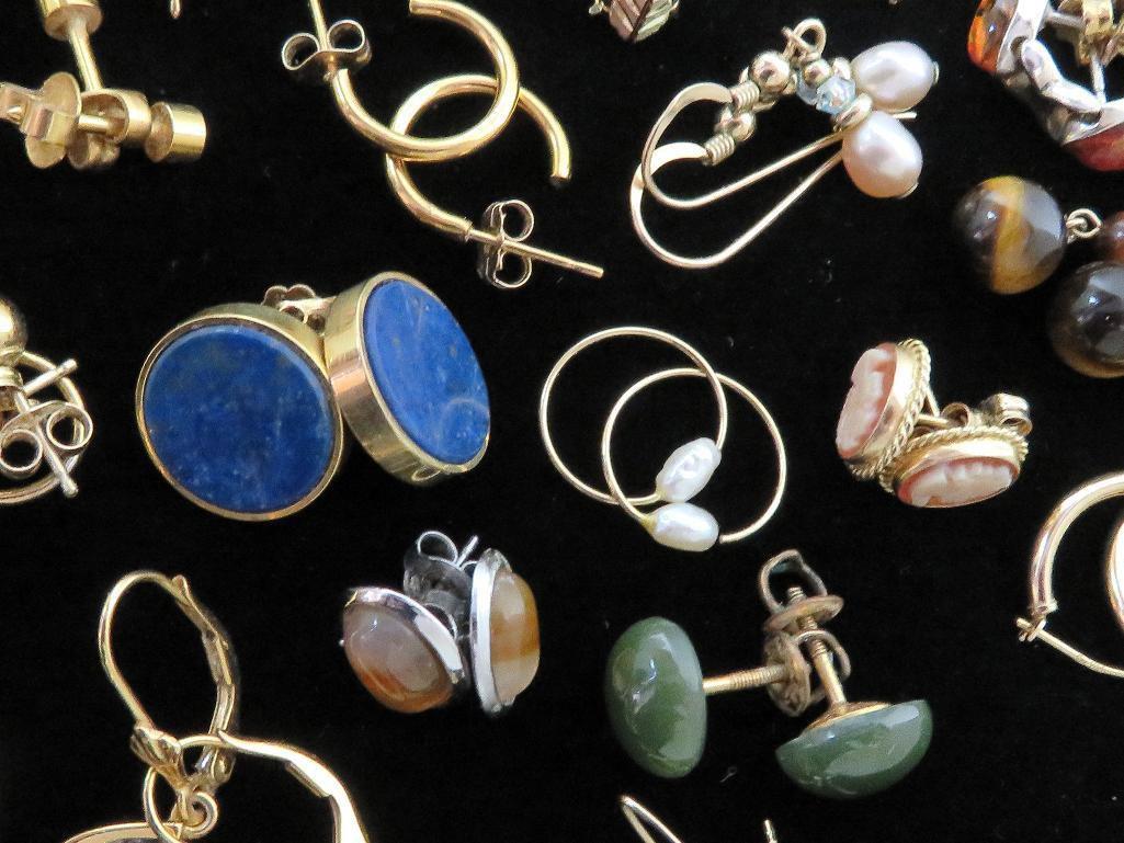 Large lot of misc vintage Jewelry items includes Silver, Gold, Costume, Rings, Earrings Pins, etc.