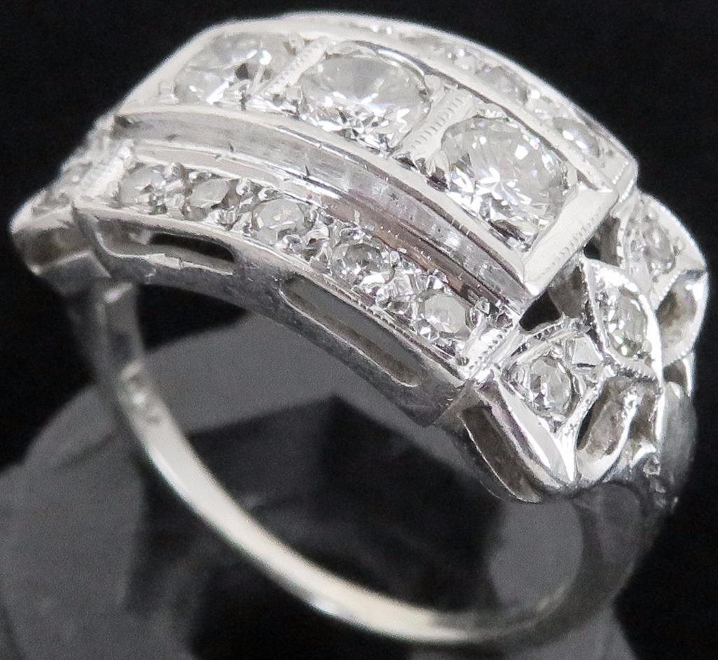 Vintage Lady's 14K white gold Ring with (19) diamonds.